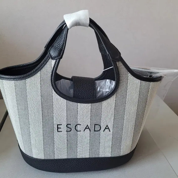 [BUNJANG] Escada 26SS Tote Bag with Petite Scarf / (새상품)에스까다 26SS토드백+쁘띠스카프