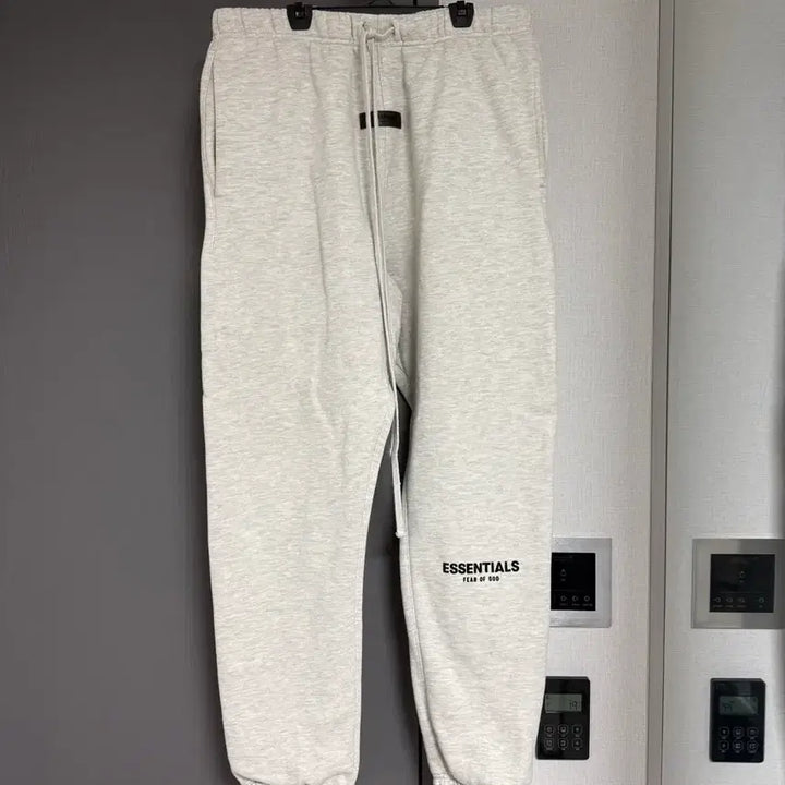 [BUNJANG] Fear of God Essentials Sweat Pants Light Oatmeal / (M)피어오브갓 에센셜 스웨트 팬츠 라이트 오트밀