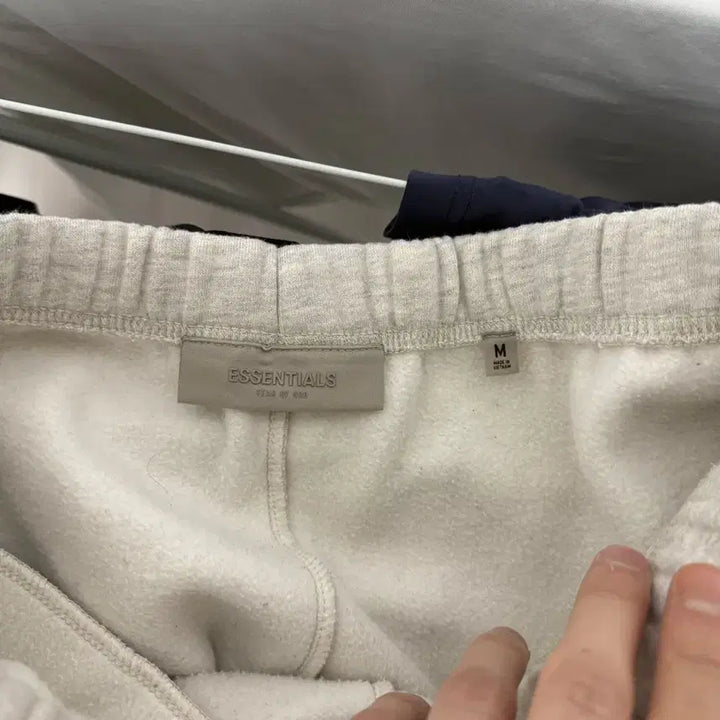 [BUNJANG] Fear of God Essentials Sweat Pants Light Oatmeal / (M)피어오브갓 에센셜 스웨트 팬츠 라이트 오트밀