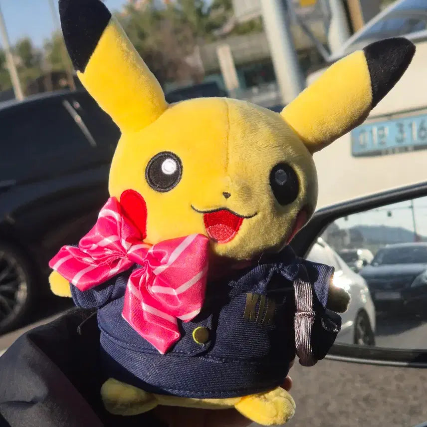 [BUNJANG] Kansai Airport Exclusive Pikachu Medium Female Flight Attendant / 간사이 공항 한정 피카츄 중형 암컷 승무원