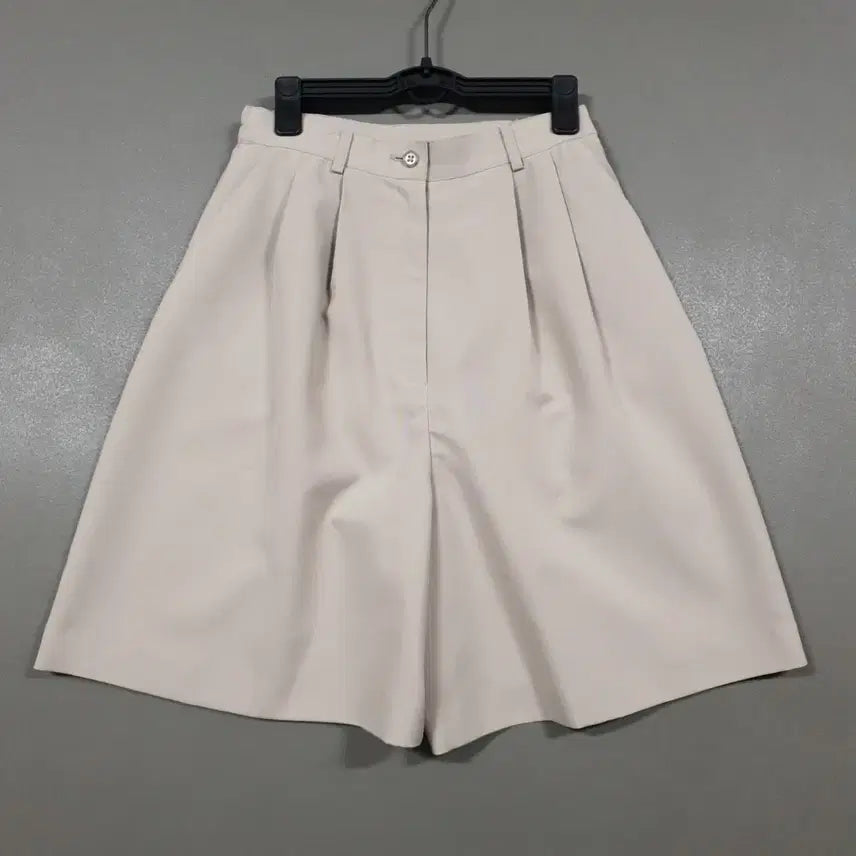 [SOLD OUT] 여성 M 세실렌 미니멀 투턱 와이드 슬랙스 반바지 쇼츠 하프 팬츠 베이지
