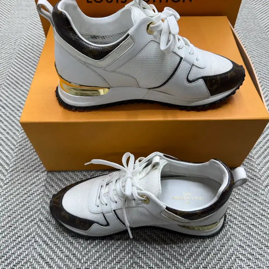 [BUNJANG] Louis Vuitton Monogram Runaway Sneakers Gold Hardware Size 36.5 / [S급/정품] 루이비통 모노그램 런어웨이 금장 스니커즈 36.5