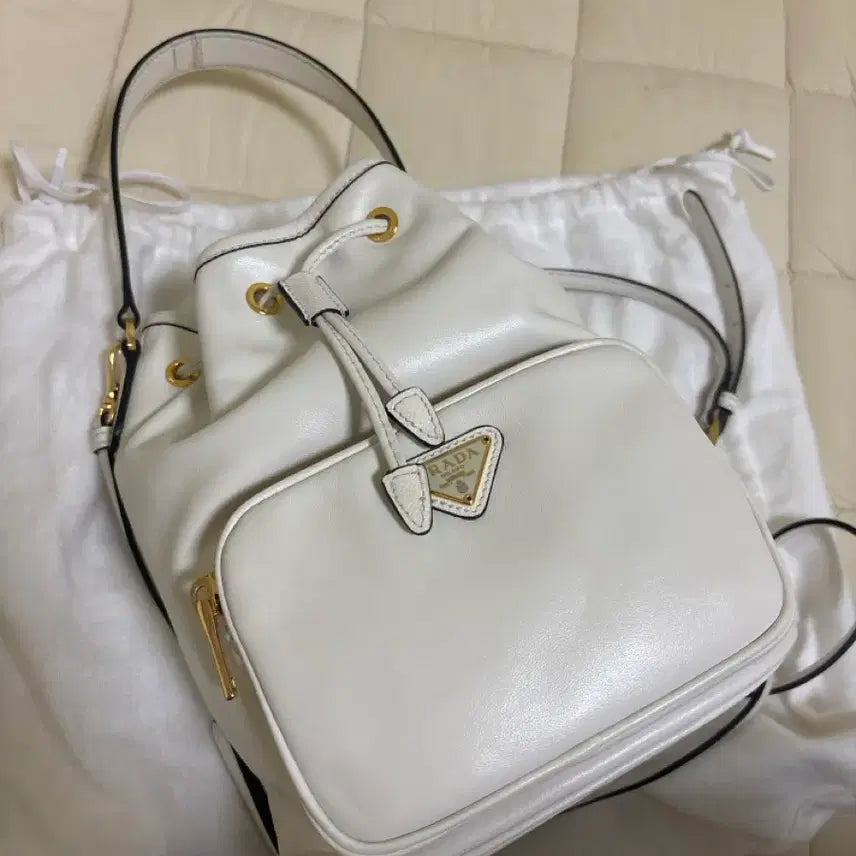 [BUNJANG] Prada Bucket Bag White / 프라다 버킷백 화이트