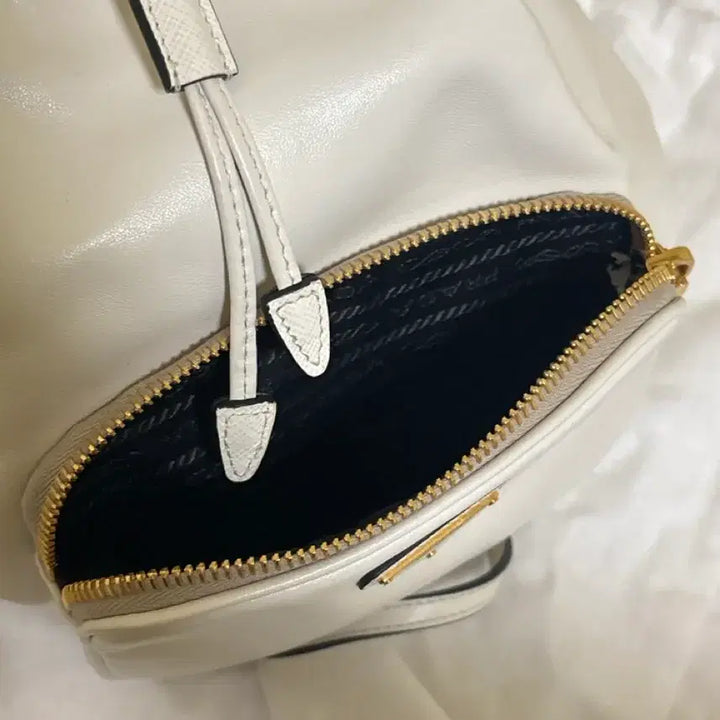[BUNJANG] Prada Bucket Bag White / 프라다 버킷백 화이트