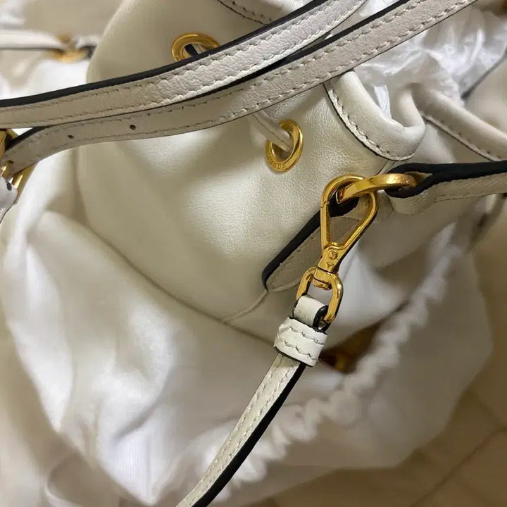 [BUNJANG] Prada Bucket Bag White / 프라다 버킷백 화이트