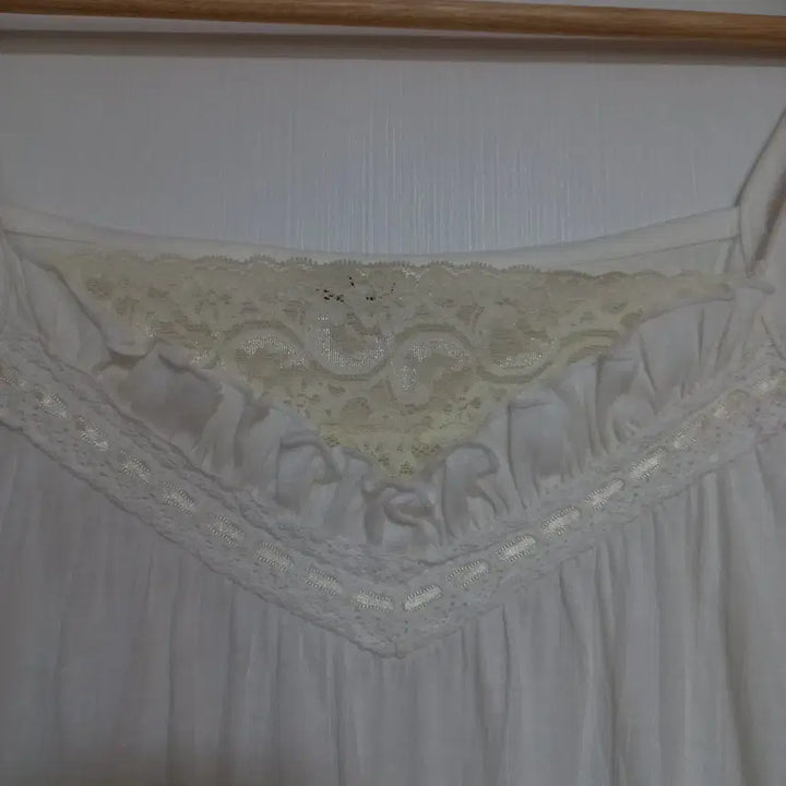 [BUNJANG] Vintage Lace Cami Top / 빈티지 레이스 끈나시