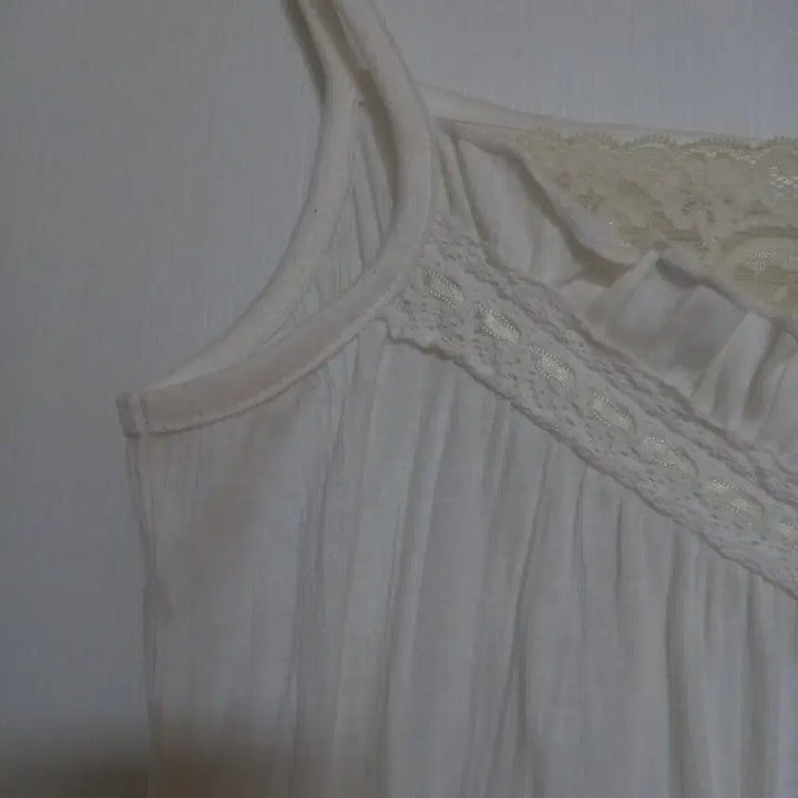 [BUNJANG] Vintage Lace Cami Top / 빈티지 레이스 끈나시