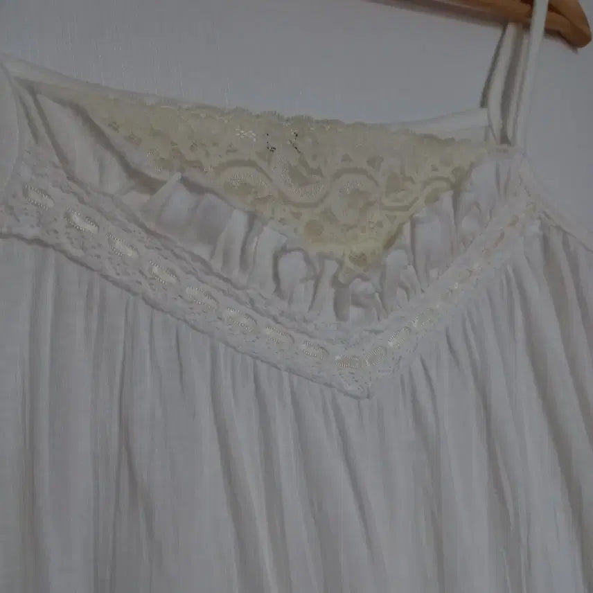 [BUNJANG] Vintage Lace Cami Top / 빈티지 레이스 끈나시