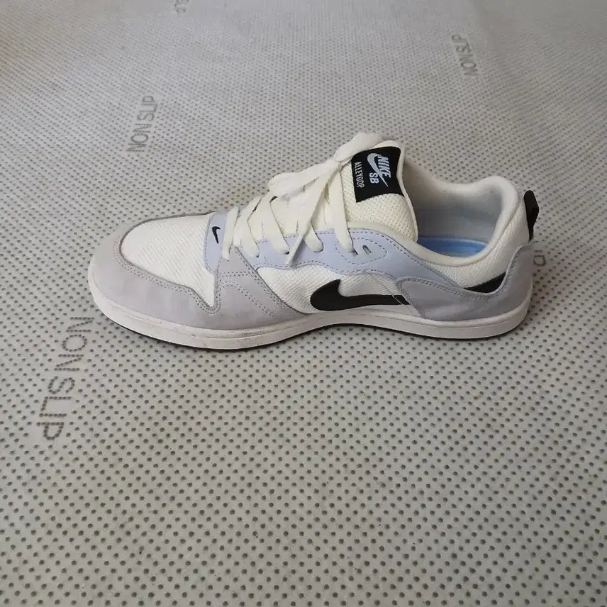[BUNJANG] Nike SB Alleyoop Black White Sneakers / 나이키 SB 알리웁 블랙 화이트