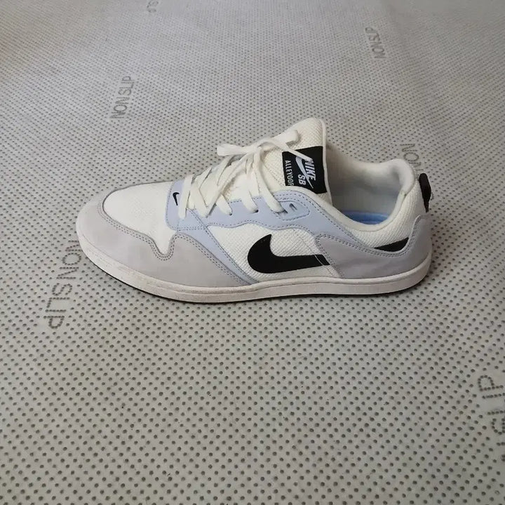 [BUNJANG] Nike SB Alleyoop Black White Sneakers / 나이키 SB 알리웁 블랙 화이트