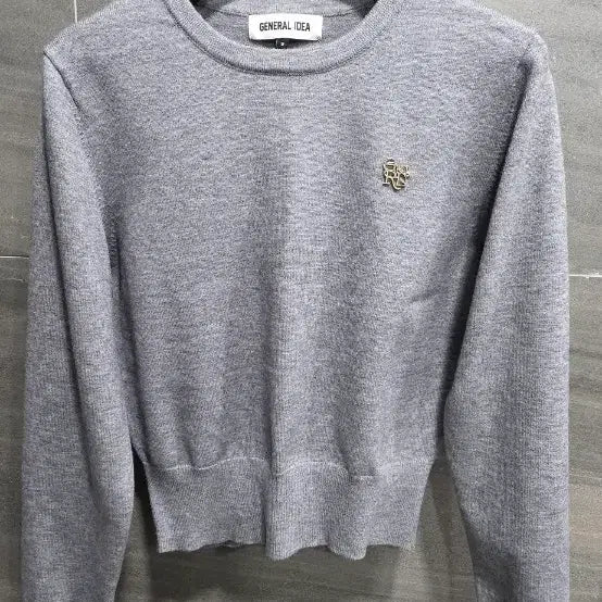 [SOLD OUT] GENERAL IDEA, 모달혼방  골드메탈로고 니트, 거의 새상품