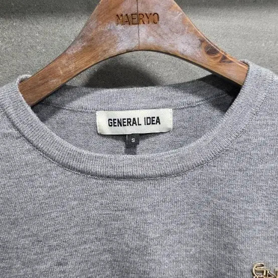 [SOLD OUT] GENERAL IDEA, 모달혼방  골드메탈로고 니트, 거의 새상품