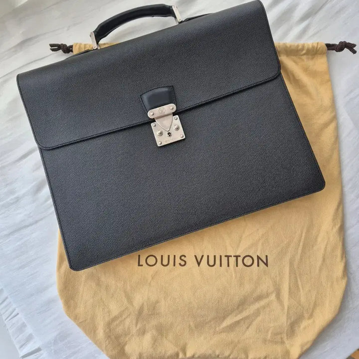 [BUNJANG] Louis Vuitton Taiga Moscow Briefcase Black Leather / [정품] 루이비통 타이가 모스코바 서류가방 브리프케이스 블랙