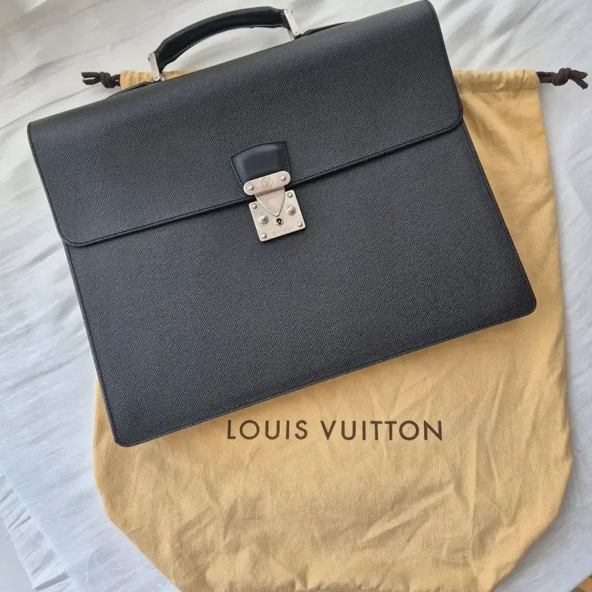 [BUNJANG] Louis Vuitton Taiga Moscow Briefcase Black Leather / [정품] 루이비통 타이가 모스코바 서류가방 브리프케이스 블랙