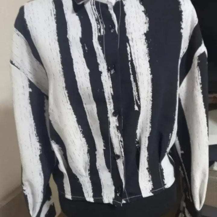 [BUNJANG] Black and White Striped Crop Shirt / 크롭 셔츠 새제풎