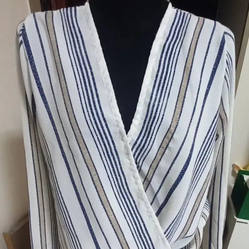 [BUNJANG] Striped Wrap Crop Shirt / 크롭 셔츠