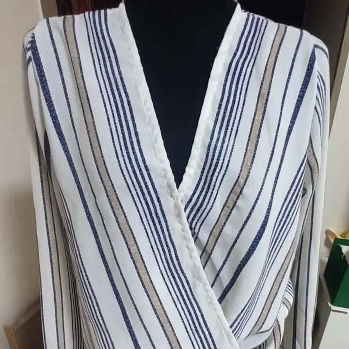 [BUNJANG] Striped Wrap Crop Shirt / 크롭 셔츠