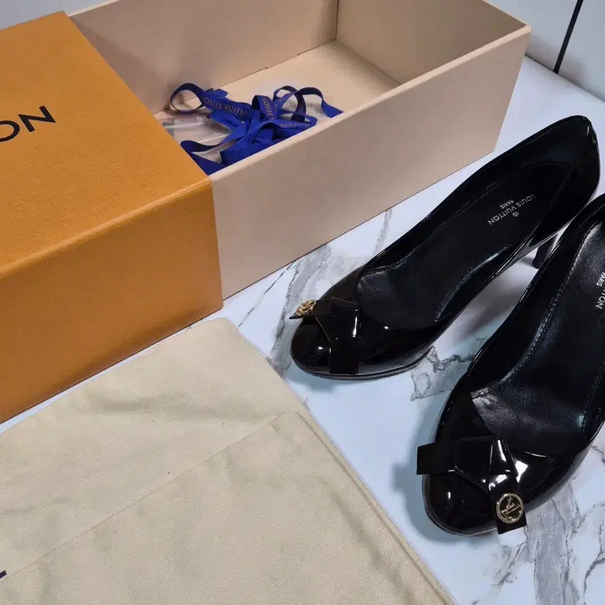 [BUNJANG] Louis Vuitton Enamel Pumps Heels / (정품) 루이비통 리본 에나멜 펌프스 힐 구두 34