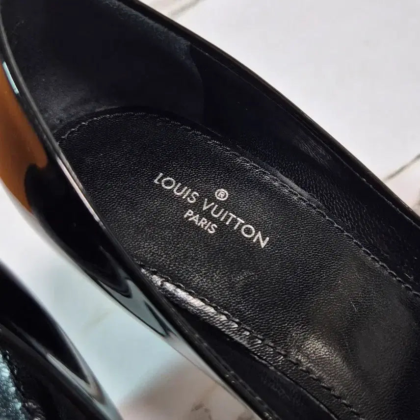 [BUNJANG] Louis Vuitton Enamel Pumps Heels / (정품) 루이비통 리본 에나멜 펌프스 힐 구두 34