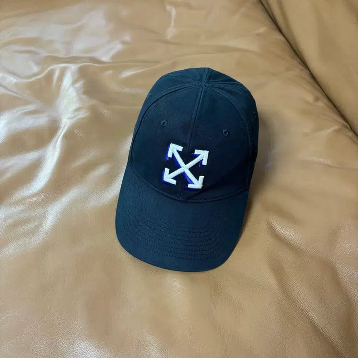 [BUNJANG] Off-White 6-Panel Ball Cap Hat Arrow Black / 오프화이트 6패널 볼캡 모자 애로우 블랙