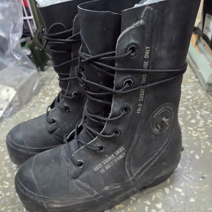 [BUNJANG] Military Mickey Mouse Boots / 밀리터리 미.설상화 미키마우스화