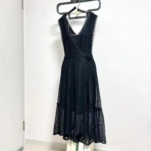 [BUNJANG] Mine Black Lace Wrap Dress / 마인블랙 레이스 랩 스타일 원피스