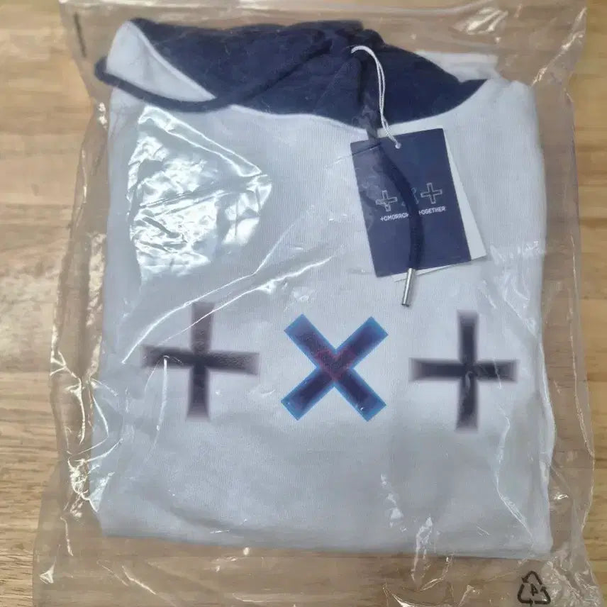 [BUNJANG] TXT FREEZE Hoodie (M) - Sealed / (미개봉)TXT FREEZE 후드티 M