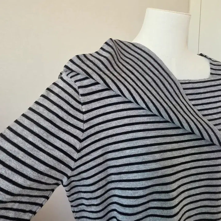 [BUNJANG] Striped Long Sleeve Knit Blouse / 스트라이프 긴팔 니트블라우스 카라니트
