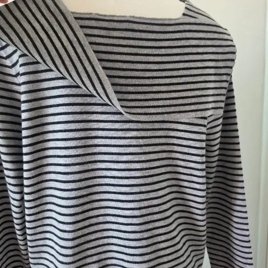 [BUNJANG] Striped Long Sleeve Knit Blouse / 스트라이프 긴팔 니트블라우스 카라니트