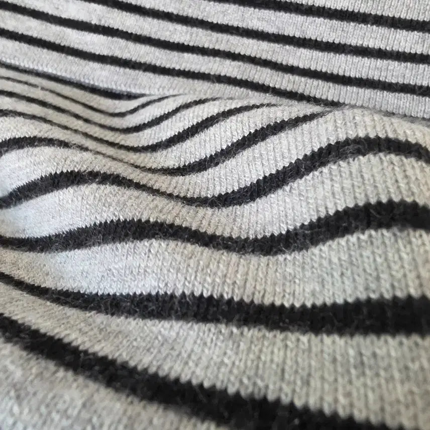 [BUNJANG] Striped Long Sleeve Knit Blouse / 스트라이프 긴팔 니트블라우스 카라니트