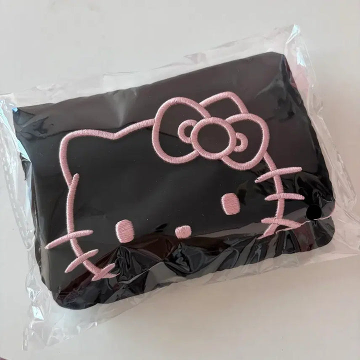[BUNJANG] WAKEMAKE Hello Kitty Passport Wallet / 웨이크메이크 헬로키티 여권지갑