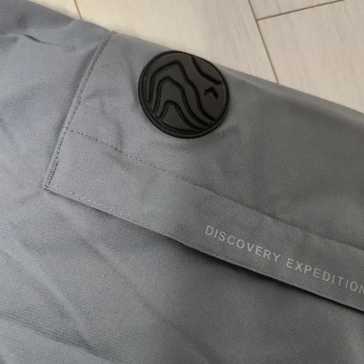 [BUNJANG] Discovery Expedition Pictor Goose Down Jacket (Gray, Size 100) / 새상품급) 디스커버리 익스페디션 픽토르 구스 다운자켓 DMDJ7W861그