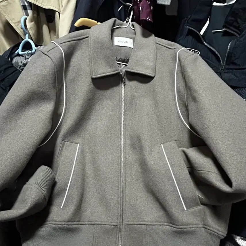 [BUNJANG] KIMUUR Wool Piping Varsity Jacket Light Brown / 키뮤어 울 파이핑 바시티 자켓 라이트브라운 L