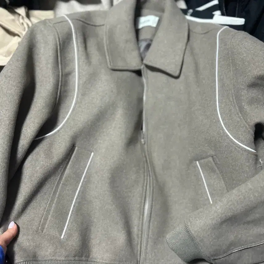 [BUNJANG] KIMUUR Wool Piping Varsity Jacket Light Brown / 키뮤어 울 파이핑 바시티 자켓 라이트브라운 L