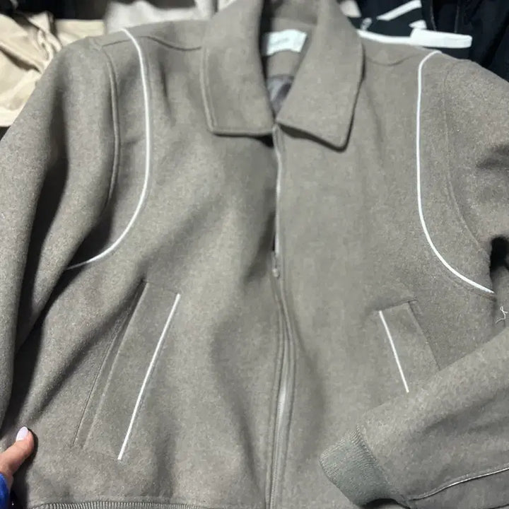 [BUNJANG] KIMUUR Wool Piping Varsity Jacket Light Brown / 키뮤어 울 파이핑 바시티 자켓 라이트브라운 L
