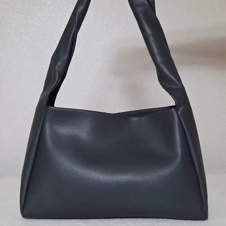 [BUNJANG] HOZE Yoon Seung-ah Danish Bag - Peat Black Leather Handbag / 호재 (HOZE) 데니쉬 가방 윤승아 가방