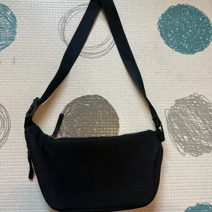 [BUNJANG] Descente Sling Bag / 데상트(Descente) 브랜드의 슬링백
