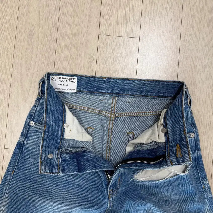 [BUNJANG] Alfred Vintage Destroyed Denim Pants / Alfred vtg destroyed denim pants 청바지