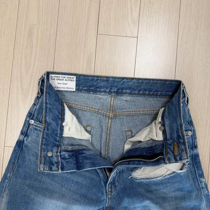 [BUNJANG] Alfred Vintage Destroyed Denim Pants / Alfred vtg destroyed denim pants 청바지