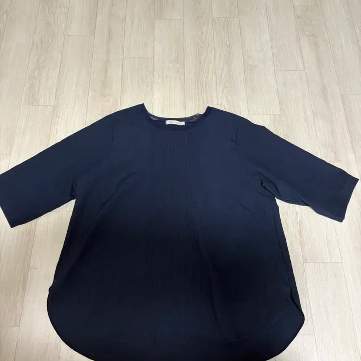 [BUNJANG] MOSCONA Navy Pintuck Blouse Size 55 / MOSCONA 네이비 핀턱 블라우스 55