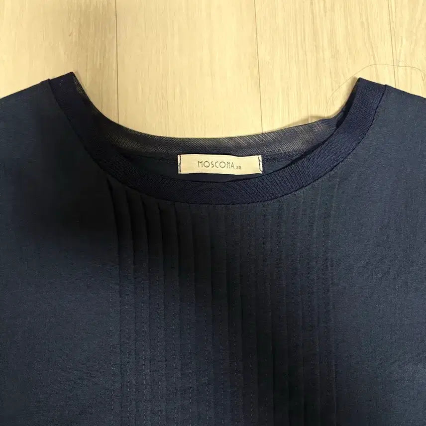 [BUNJANG] MOSCONA Navy Pintuck Blouse Size 55 / MOSCONA 네이비 핀턱 블라우스 55