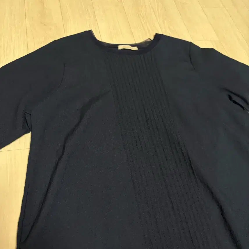 [BUNJANG] MOSCONA Navy Pintuck Blouse Size 55 / MOSCONA 네이비 핀턱 블라우스 55