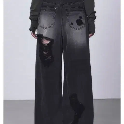 [SOLD OUT] 트리밍버드 데미지 데님팬츠 흑청