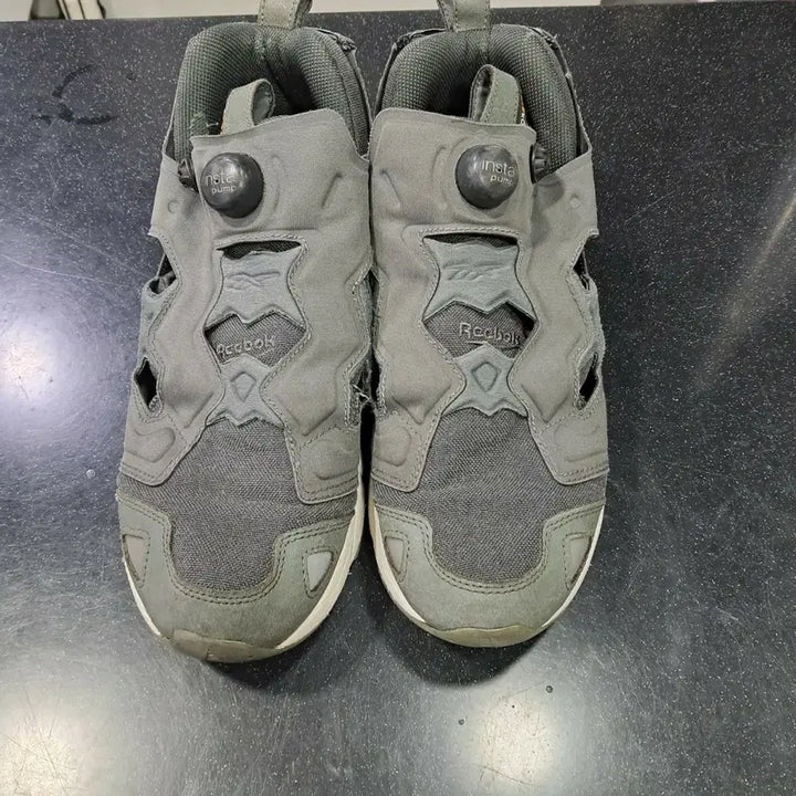 [BUNJANG] Reebok Insta Pump Fury "Red Apple" Sneakers (280mm) / 무배)퓨리 2켤레 2만원
