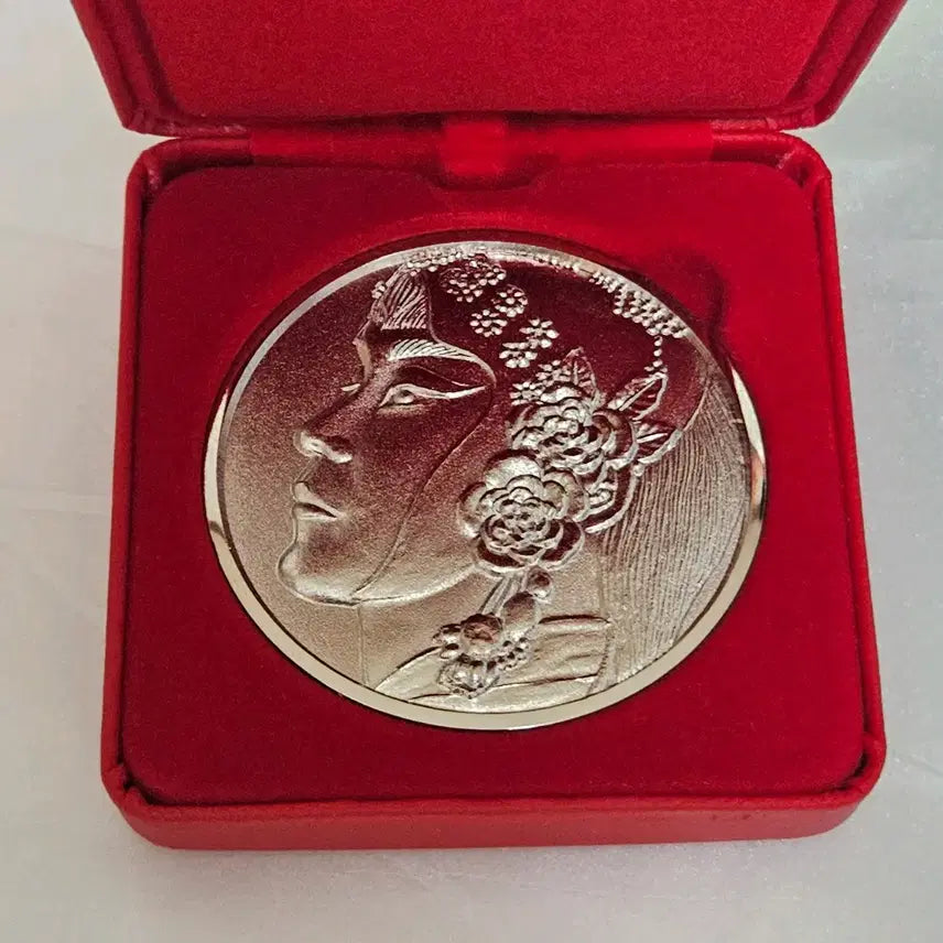 [BUNJANG] The King and I Original Commemorative Coin and Stand Case / 패왕별희 디 오리지널 기념 주화 및 거치대 케이스