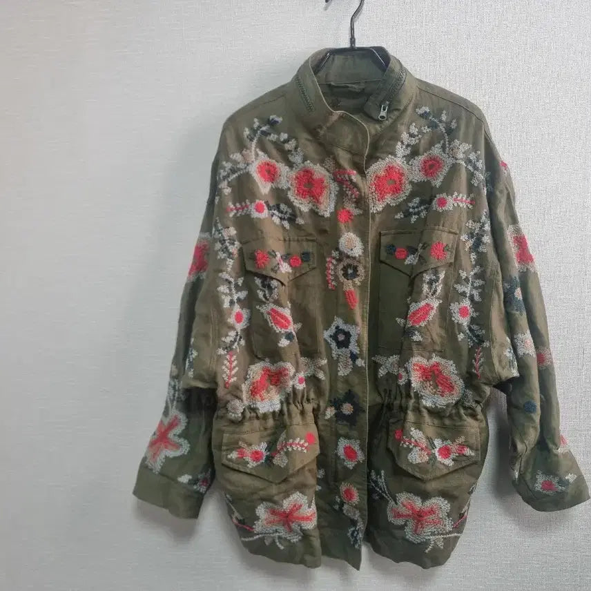 [BUNJANG] Khaki Floral Embroidered Oversized Field Jacket / 카키색 플라워 자수 야상 점퍼 얇은면 오버핏