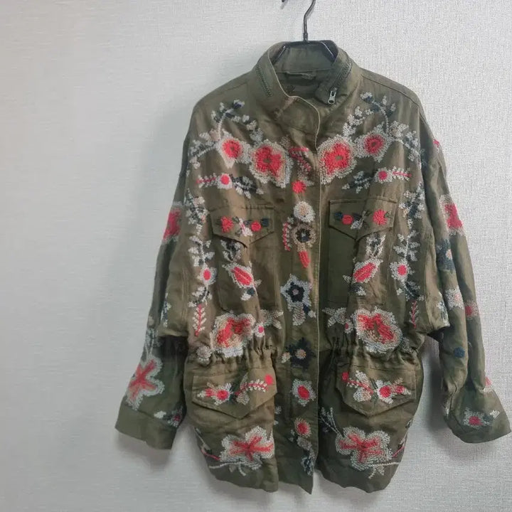 [BUNJANG] Khaki Floral Embroidered Oversized Field Jacket / 카키색 플라워 자수 야상 점퍼 얇은면 오버핏