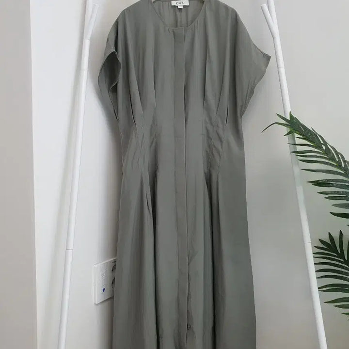 [SOLD OUT] 코스cos 웨이스트 플리티드 원피스
