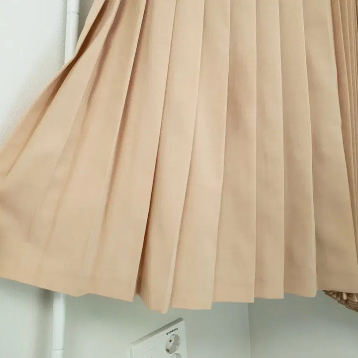 [BUNJANG] It MICHAA Asymmetrical Pleated Skirt / 잇미샤 언발 플리츠 스커트