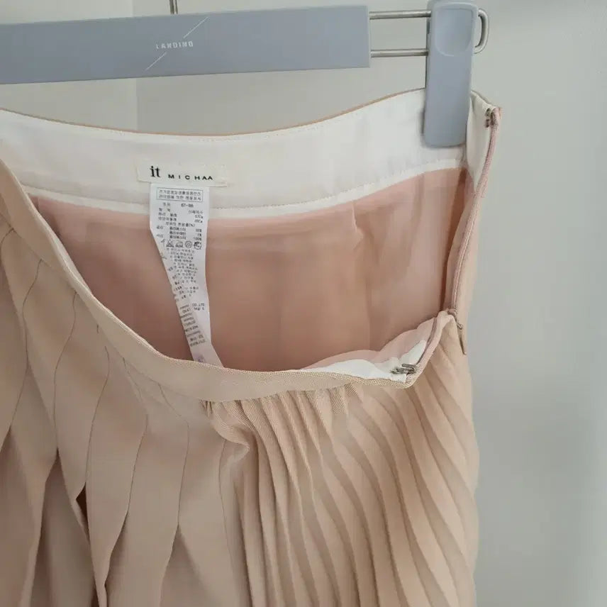 [BUNJANG] It MICHAA Asymmetrical Pleated Skirt / 잇미샤 언발 플리츠 스커트